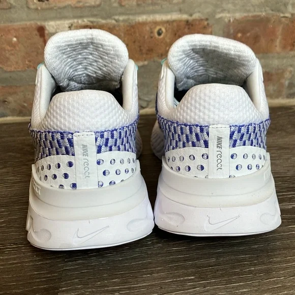 Nike - Picture 4 of 17